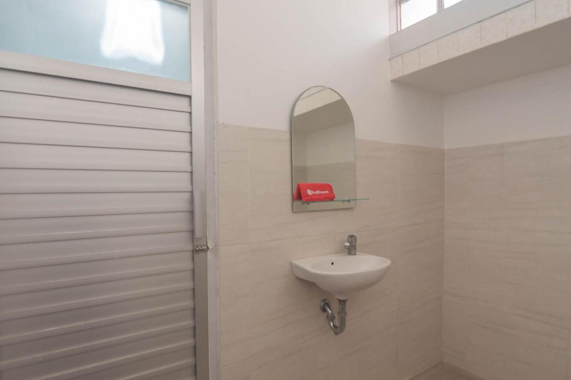 Reddoorz At Jalan Raya Lembang Otel Padasul Oda fotoğraf
